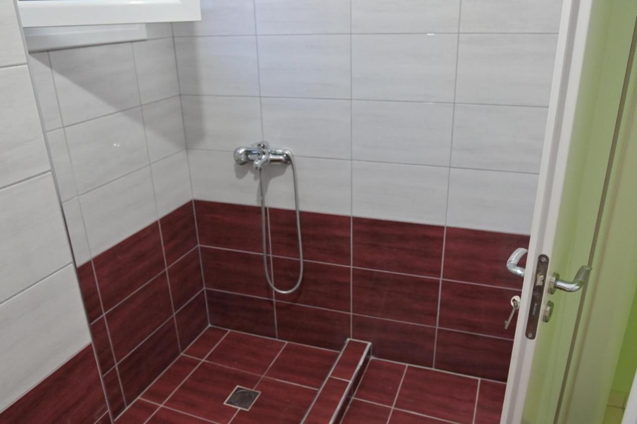Apartment Mana
